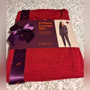 New Freely Women’s 2 pc Lounge set medium red